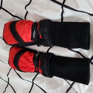 Toddler mittens - black and red